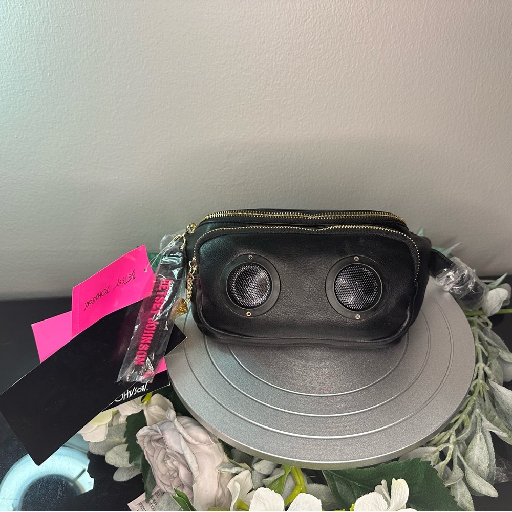 Betsy Johnson Black Faux Leather Speaker Fanny NWT Has Broken Charm